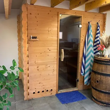 Studio Au Coeur Des Vignes Avec Sauna Prive Bommes